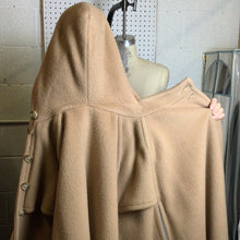 Load image into Gallery viewer, Wool Hooded Caplet Macton
